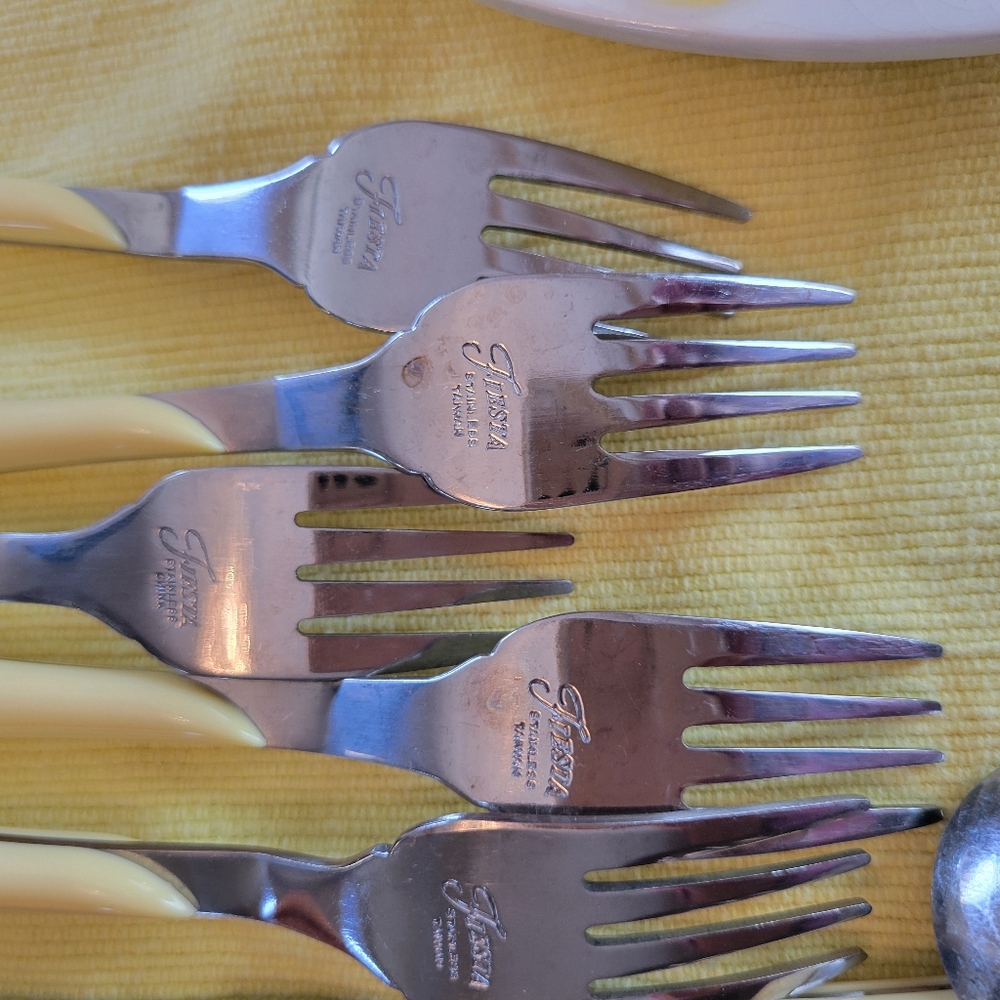 Fiesta Yellow Swirl Flatware 18pcs ~ Retired Item & Color ~ Fiestaware ~ Post-86 - Picture 7 of 16